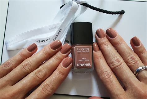 chanel le vernis fall 2021|Chanel lovely beige nail polish.